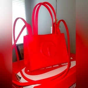 Come get this Red Telfar bag ❤️